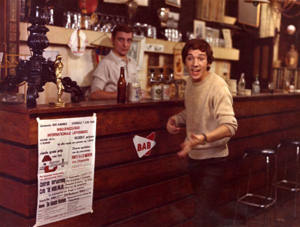 Scena del film "I tulipani di Haarlem" - Regia Franco Brusati - 1970 - L'attore Frank Grimes al bar.