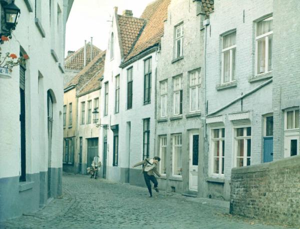 Scena del film "I tulipani di Haarlem" - Regia Franco Brusati - 1970 - L'attore Frank Grimes per le strade di Haarlem