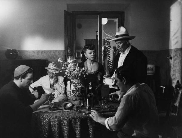 Scena del film "Senza pietà" - Regia Alberto Lattuada - 1948 - Gli attori Pierre Claudé, Giulietta Masina, Folco Lulli e due attori non identificati al ristorante