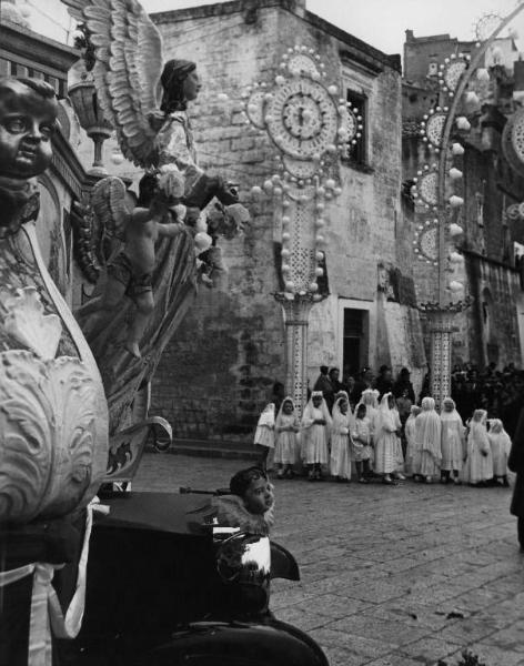 Scena del film "La lupa" - Regia Alberto Lattuada - 1953 - Festa in piazza