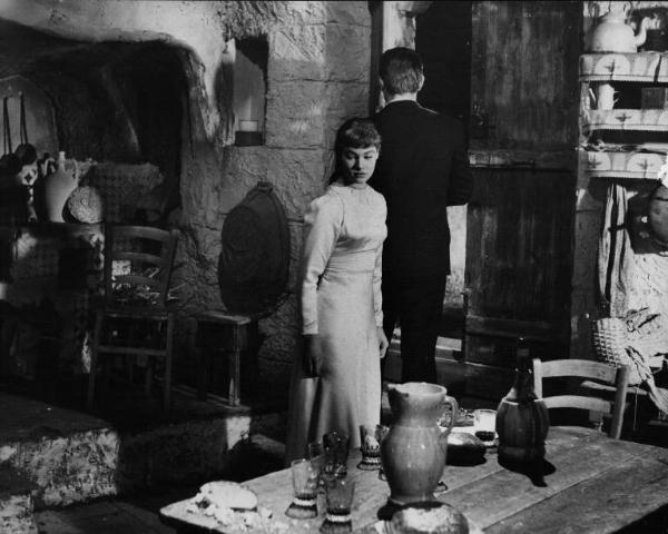 Scena del film "La lupa" - Regia Alberto Lattuada - 1953 - Gli attori Ettore Manni e May Britt sposi