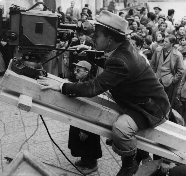 Set del film "La lupa" - Regia Alberto Lattuada - 1953 - L'operatore Aldo Tonti dietro la macchina da presa e il regista Alberto Lattuada