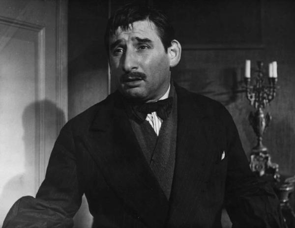 Scena del film "Il cappotto" - Regia Alberto Lattuada - 1952 - L'attore Renato Rascel