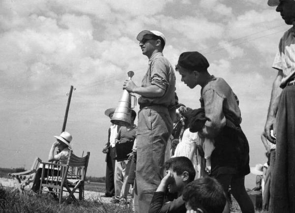 Set del film "Il mulino del Po" - Regia Alberto Lattuada - 1948 - Il regista Alberto Lattuada sul set