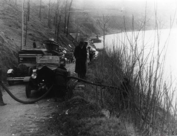 Scena del film "Giacomo l'idealista" - Regia Alberto Lattuada - 1943 - Attori e operatori sul set durante le riprese del film