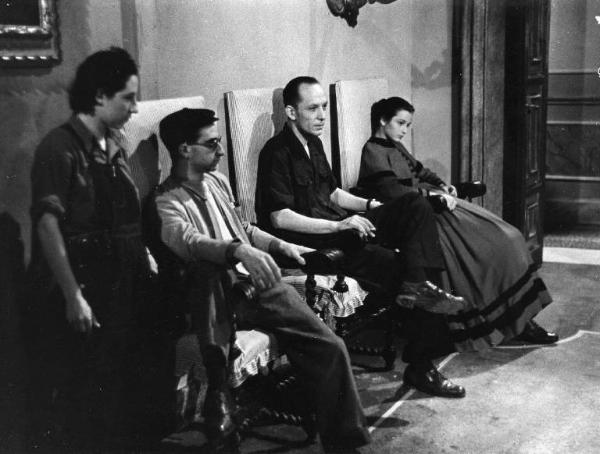 Set del film "Giacomo l'idealista" - Regia Alberto Lattuada - 1943 - Il regista Alberto Lattuada, l'attrice Marina Berti e due attori non identificati