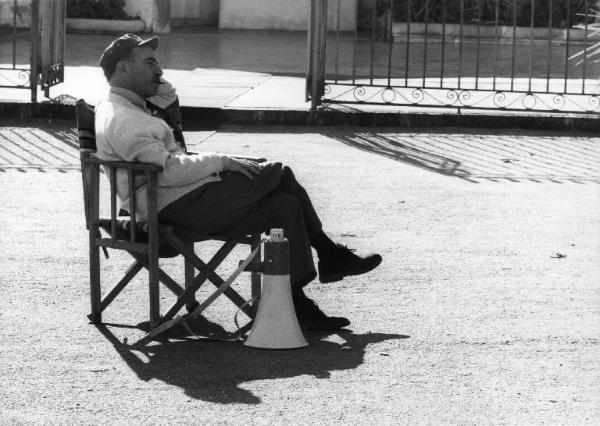 Set del film "Don Giovanni in Sicilia" - Regia Alberto Lattuada - 1967 - Il regista Alberto Lattuada sul set con il megafono