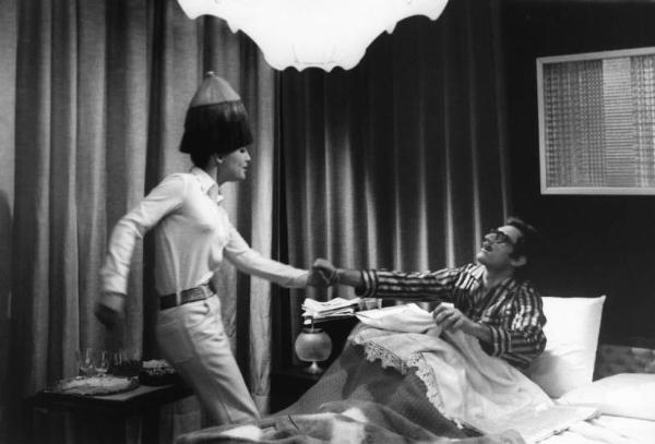 Scena del film "Don Giovanni in Sicilia" - Regia Alberto Lattuada - 1967 - Gli attori Lando Buzzanca, a letto, e Katia Moguy