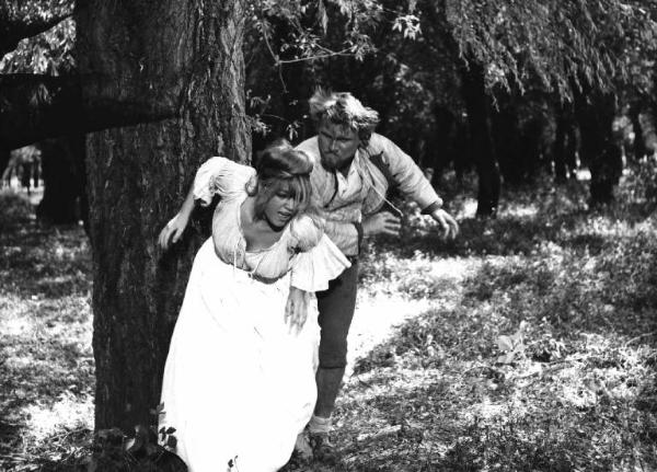 Scena del film "La steppa" - Regia Alberto Lattuada - 1962 - Due attori non identificati