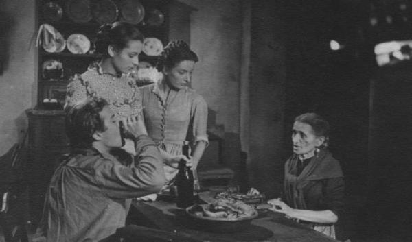 Scena del film "Giacomo l'idealista" - Regia Alberto Lattuada - 1943 - Gli attori Massimo Serato, Marina Berti e due attrici non dentificate