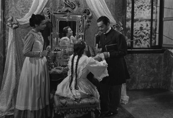 Scena del film "Giacomo l'idealista" - Regia Alberto Lattuada - 1943 - Gli attori Andrea Checchi, Tina Lattanzi e Marina Berti