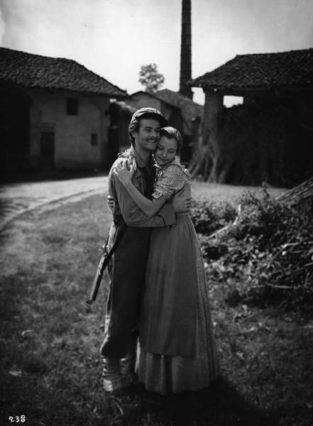 Scena del film "Giacomo l'idealista" - Regia Alberto Lattuada - 1943 - Gli attori Massimo Serato, in divisa militare, e Marina Berti