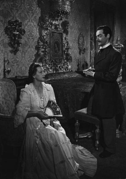 Scena del film "Giacomo l'idealista" - Regia Alberto Lattuada - 1943 - Gli attori Andrea Checchi e Tina Lattanzi