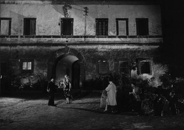 Scena del film "Luci del varietà" - Regia Alberto Lattuada, Federico Fellini - 1950 - Gli attori Carlo Romano, Carla Del Poggio, Dante Maggio e un attore non identificato