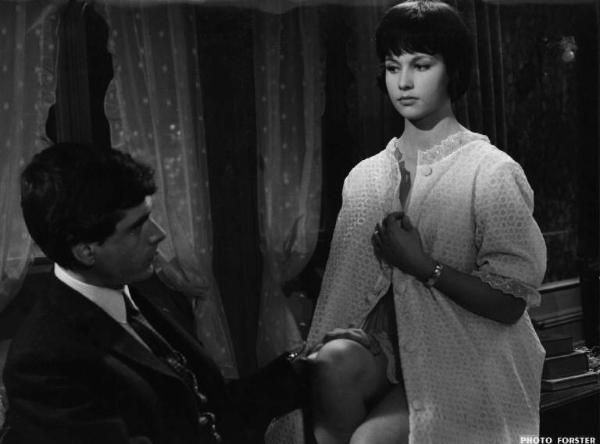 Scena del film "L'imprevisto" - Regia Alberto Lattuada - 1961 - Gli attori Tomas Milian e Jeanne Valérie