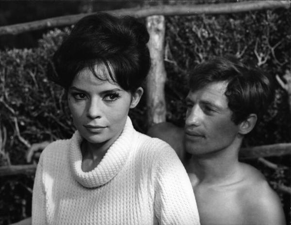 Scena del film "Lettere di una novizia" - Regia Alberto Lattuada - 1960 - Gli attori Pascale Petit e Jean-Paul Belmondo