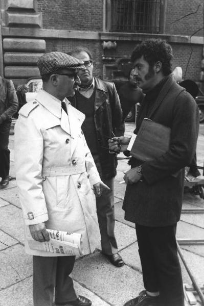 Set del film "Sono stato io" - Regia Alberto Lattuada - 1973 - L'attore Giancarlo Giannini e il regista Alberto Lattuada sul set