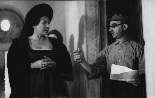 Set del film "La mandragola" - Regia Alberto Lattuada - 1965 - Il regista Alberto Lattuada con l'attrice Nilla Pizzi