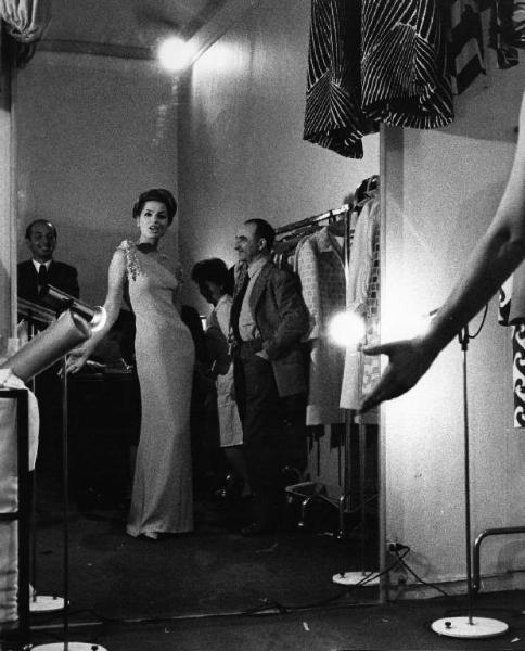 Set del film "Matchless" - Regia Alberto Lattuada - 1967 - L'attrice Ira Fürstenberg e il regista Alberto Lattuada