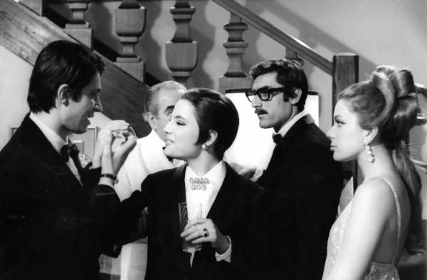 Scena del film "Don Giovanni in Sicilia" - Regia Alberto Lattuada - 1967 - Gli attori Lando Buzzanca, Katia Moguy, Ewa Aulin e due attori non identificati