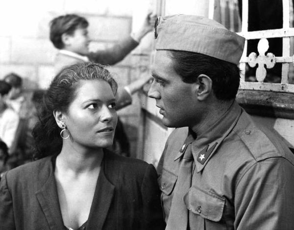 Scena del film "La lupa" - Regia Alberto Lattuada - 1953 - Gli attori Ettore Manni, in divisa militare, e Kerima