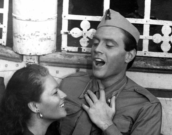 Scena del film "La lupa" - Regia Alberto Lattuada - 1953 - Gli attori Ettore Manni, in divisa militare, e Kerima