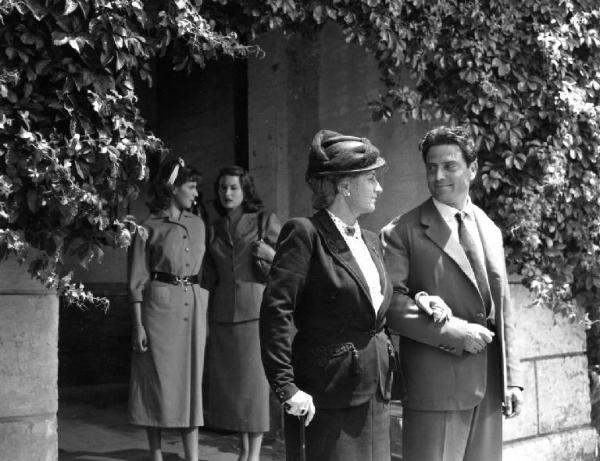 Scena del film "Anna" - Regia Alberto Lattuada - 1951 - Gli attori Tina Lattanzi, Raf Vallone, Patrizia Mangano e Silvana Mangano