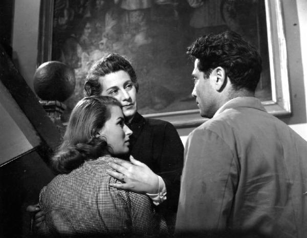 Scena del film "Anna" - Regia Alberto Lattuada - 1951 - Gli attori Tina Lattanzi, Raf Vallone e Silvana Mangano