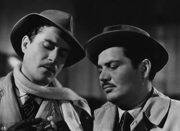 Scena del film "Il bandito" - Regia Alberto Lattuada - 1946 - Gli attori Amedeo Nazzari e Folco Lulli