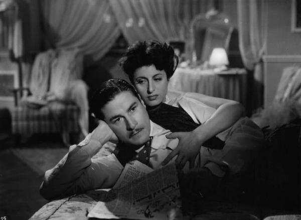 Scena del film "Il bandito" - Regia Alberto Lattuada - 1946 - Gli attori Amedeo Nazzari e Anna Magnani