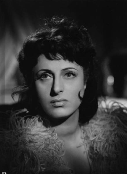 Scena del film "Il bandito" - Regia Alberto Lattuada - 1946 - Primo piano dell'attrice Anna Magnani