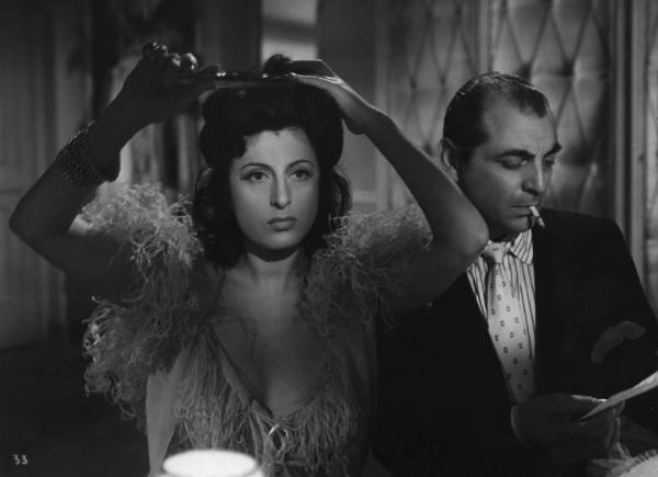 Scena del film "Il bandito" - Regia Alberto Lattuada - 1946 - Gli attori Anna Magnani e Mino Doro