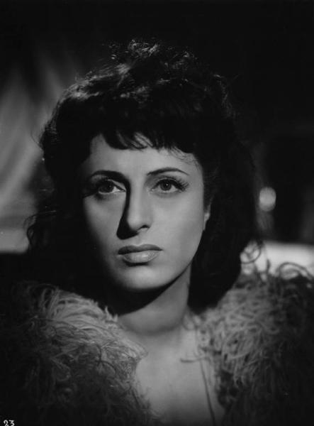 Scena del film "Il bandito" - Regia Alberto Lattuada - 1946 - Primo piano dell'attrice Anna Magnani