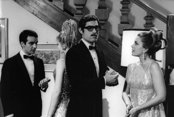 Scena del film "Don Giovanni in Sicilia" - Regia Alberto Lattuada - 1967 - L'attore Lando Buzzanca e tre attori non identificati