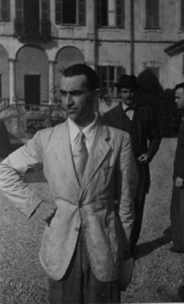 Set del film "Giacomo l'idealista" - Regia Alberto Lattuada - 1943 - Il regista Alberto Lattuada e alle sue spalle l'attore Massimo Serato