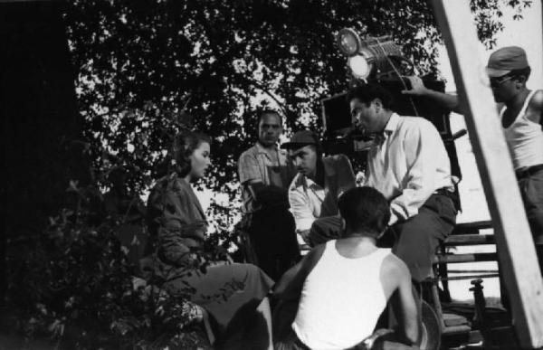 Set del film "Anna" - Regia Alberto Lattuada - 1951 - Il regista Alberto Lattuada sul set con gli attori Raf Vallone e Silvana Mangano