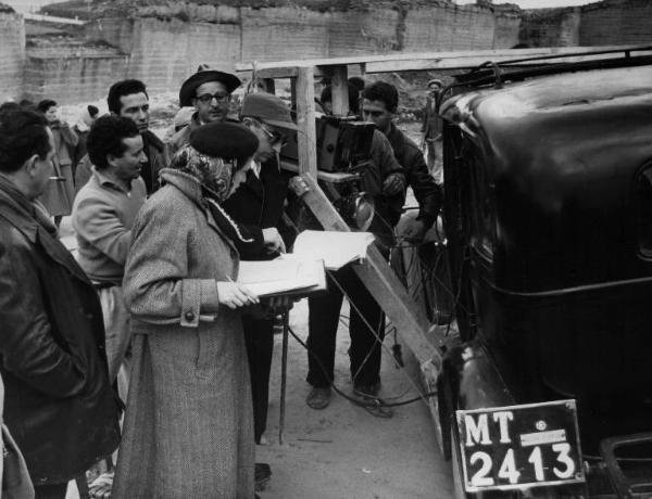 Set del film "La lupa" - Regia Alberto Lattuada - 1953 - Il regista Alberto Lattuada sul set