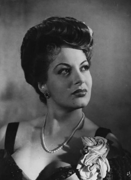 Scena del film "Il delitto di Giovanni Episcopo" - Regia Alberto Lattuada - 1947 - L'attrice Yvonne Sanson