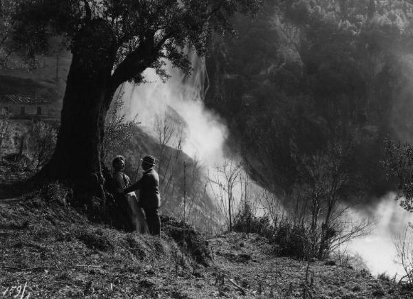 Scena del film "Il delitto di Giovanni Episcopo" - Regia Alberto Lattuada - 1947 - Gli attori Aldo Fabrizi e Yvonne Sanson