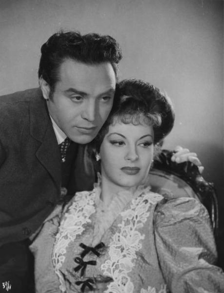 Scena del film "Il delitto di Giovanni Episcopo" - Regia Alberto Lattuada - 1947 - Gli attori Roldano Lupi e Yvonne Sanson