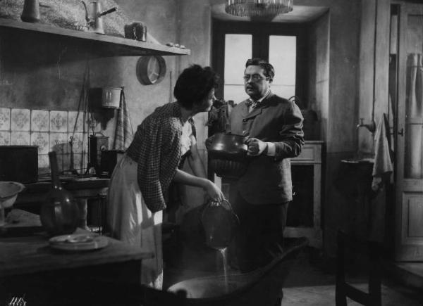 Scena del film "Il delitto di Giovanni Episcopo" - Regia Alberto Lattuada - 1947 - Gli attori Aldo Fabrizi e Yvonne Sanson