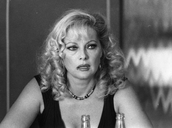 Scena del film "La cicala" - Regia Alberto Lattuada - 1980 - L'attrice Virna Lisi