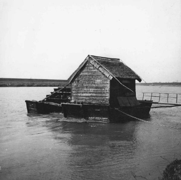 Set del film "Il mulino del Po" - Regia Alberto Lattuada - 1948 - Un mulino sul fiume Adige