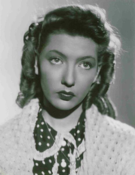 Scena del film "Abbandono" - Regia Mario Mattoli - 1940 - Primo piano dell'attrice Corinne Luchaire