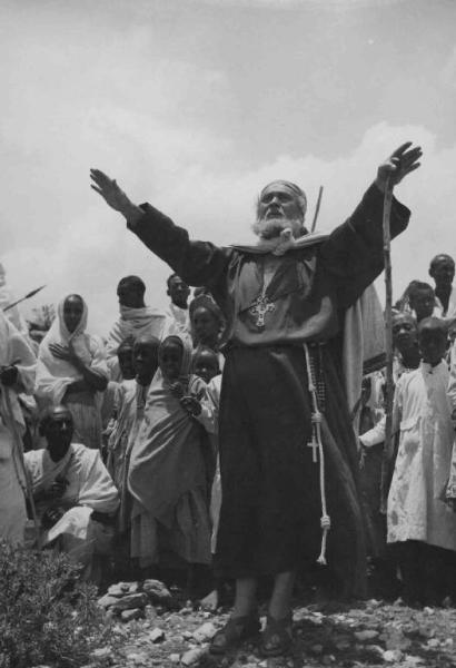 Scena del film "Abuna Messias" - Regia Goffredo Alessandrini - 1939 - L'attore Roberto Pasetti