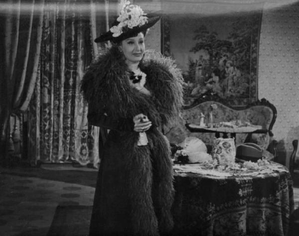 Scena del film "Addio giovinezza" - Regia Ferdinando Maria Poggioli - 1940 - L'attrice Clara Calamai