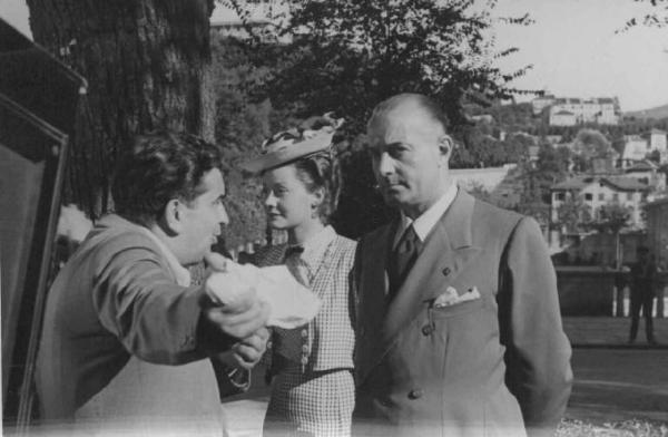 Set del film "Addio giovinezza" - Regia Ferdinando Maria Poggioli - 1940 - Il regista Ferdinando Maria Poggioli con l'attrice Maria Denis e un attore non identificato