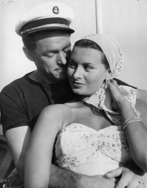 Scena del film "Africa sotto i mari" - Regia Giovanni Roccardi - 1952 - Gli attori Steve Barclay e Sophia Loren