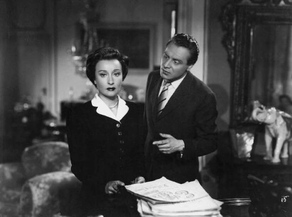 Scena del film "Amanti senza amore" - Regia Gianni Franciolini - 1947 - Gli attori Roldano Lupi e Clara Calamai