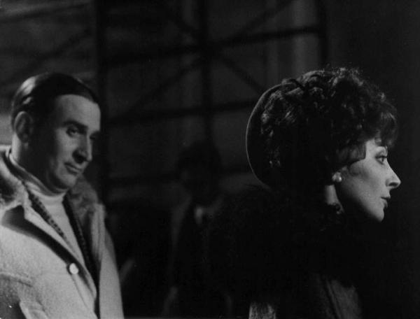 Scena del film "Amarcord" - Regia Federico Fellini - 1973 - Due attori non identificati